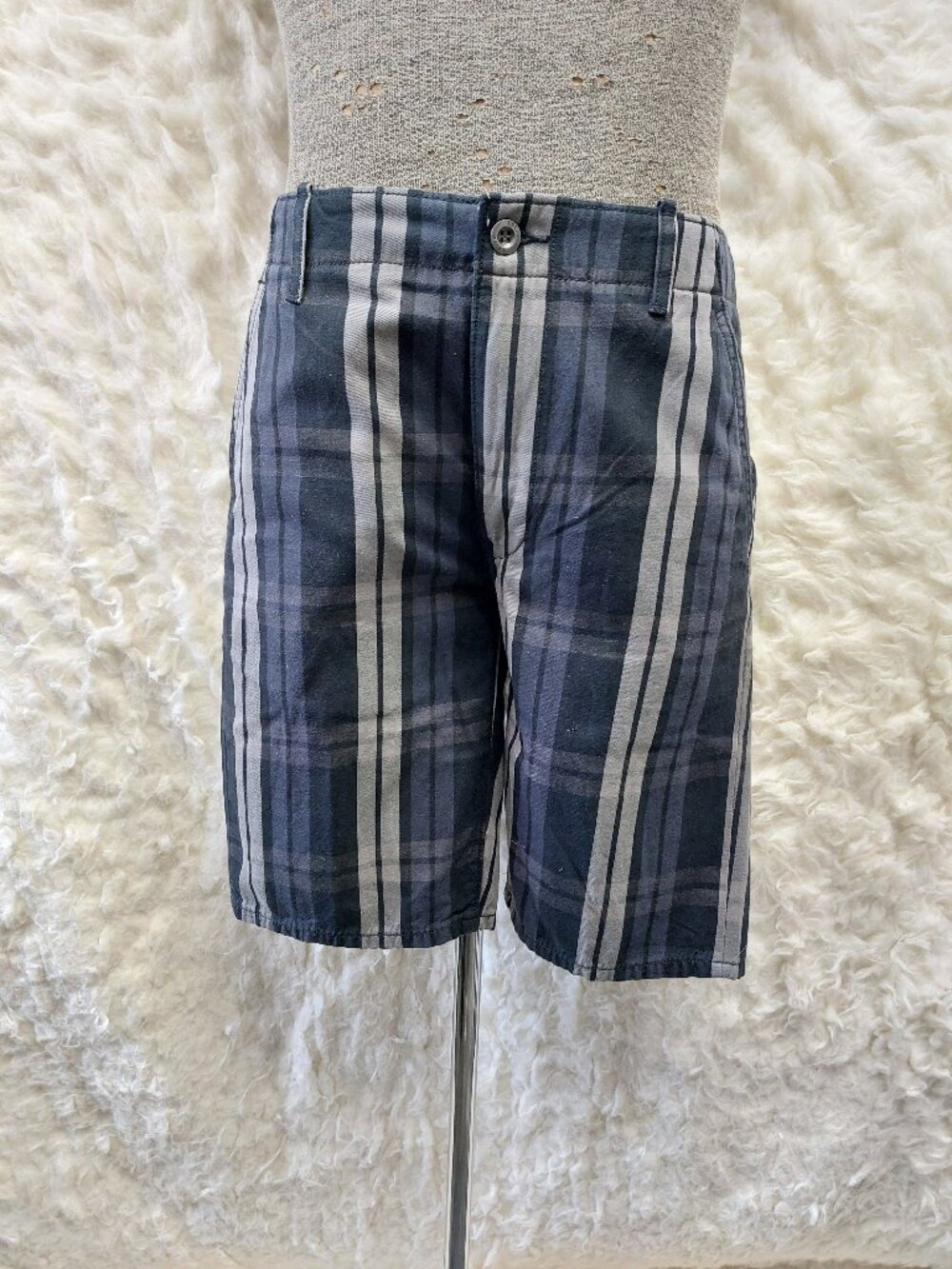 Levi's Men's Nay and Gray Plaid Chino Shorts US 32